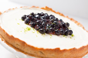 Limetten-Cheesecake mit Blaubeeren