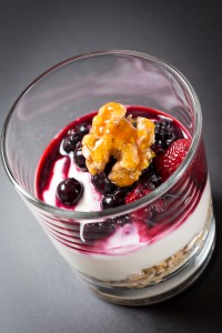 Cranola-Joghurt mit Beeren